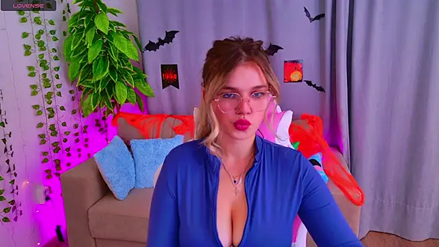 KellyHayden online show from October 25, 2025, 3:40 pm