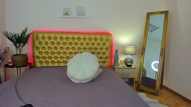 TrishaDarks online show from June 22, 2026, 5:04 am