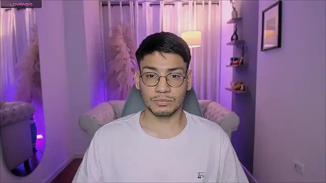 Snapshot of marcuswildx chatting on December 16, 2025, 10:15 pm marcuswildx online show from December 16, 2025, 10:15 pm