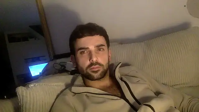 eauminerale online show from February 10, 2026, 9:41 pm