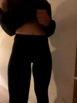 Snapshot of Elliepush chatting on October 4, 2025, 7:23 pm Elliepush online show from October 4, 2025, 7:23 pm