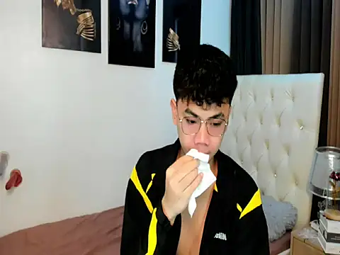 Snapshot of JuliuswildCock chatting on October 13, 2025, 5:35 pm JuliuswildCock online show from October 13, 2025, 5:35 pm