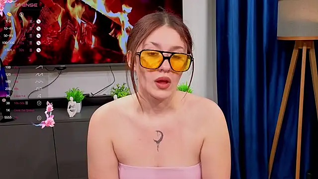 MarlaSemonick online show from October 12, 2025, 7:13 pm