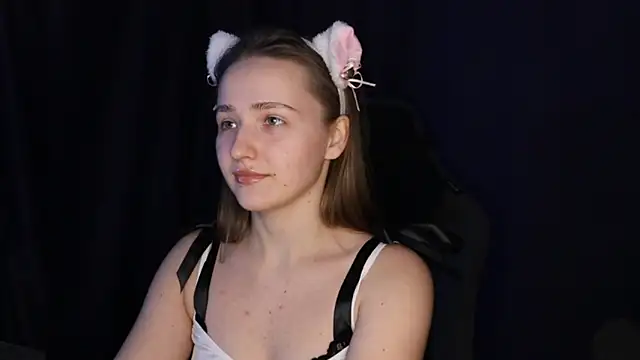 Snapshot of Keily8 chatting on October 24, 2025, 7:54 pm Keily8 online show from October 24, 2025, 7:54 pm