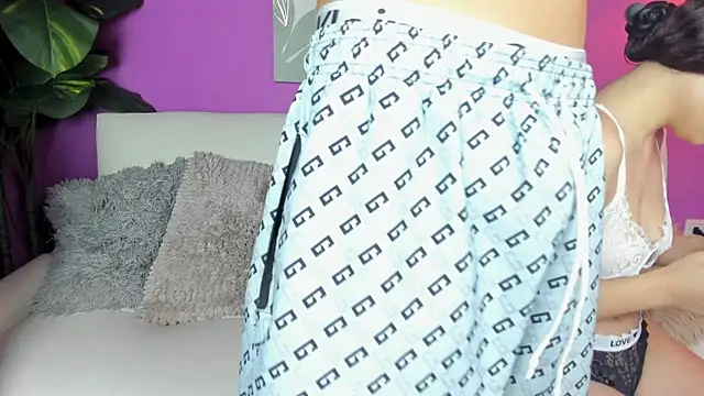 Snapshot of Tinygiirls chatting on October 10, 2025, 12:15 pm Tinygiirls online show from October 10, 2025, 12:15 pm