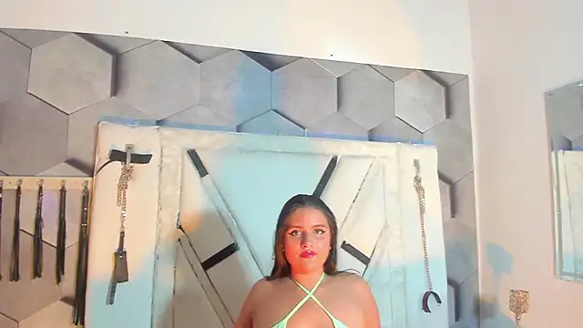 BrittaParkerr online show from October 5, 2025, 2:32 am