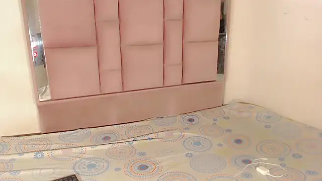 Snapshot of roxanawillts chatting on November 26, 2025, 4:30 pm roxanawillts online show from November 26, 2025, 4:30 pm