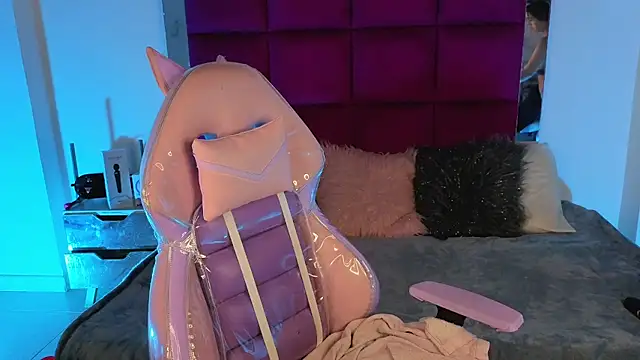 samycollens online show from March 18, 2026, 12:30 pm