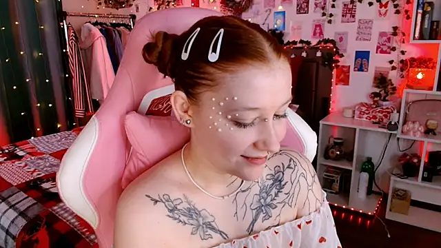 Snapshot of Ayla_Hicks chatting on December 1, 2025, 8:47 pm Ayla Hicks online show from December 1, 2025, 8:47 pm