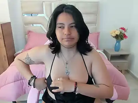 Nicoleyabir online show from October 20, 2025, 3:01 pm