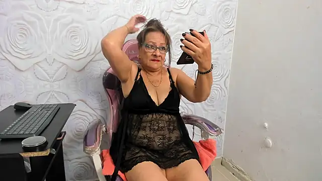 Snapshot of HotNana4U chatting on September 30, 2025, 11:15 am HotNana4U online show from September 30, 2025, 11:15 am