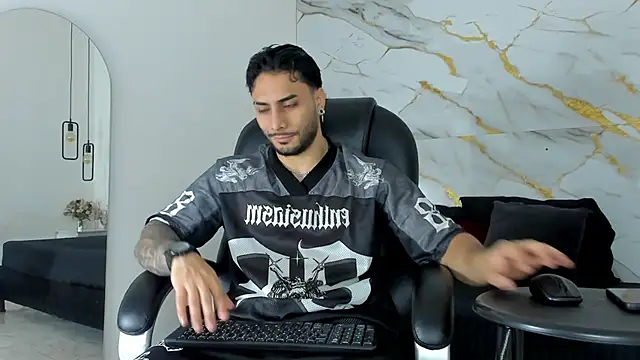 Snapshot of Miike_Stone1 chatting on October 15, 2025, 1:00 pm Miike Stone1 online show from October 15, 2025, 1:00 pm