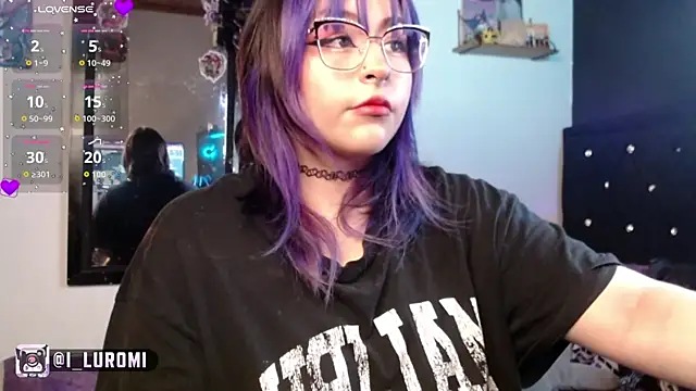 Iluromi online show from April 13, 2026, 2:33 pm