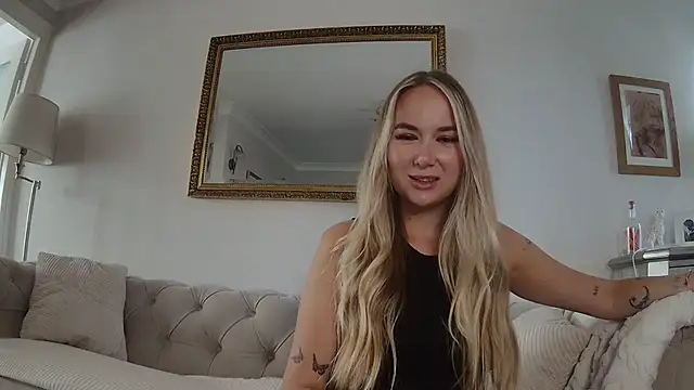 Snapshot of BarbieDolly_x chatting on September 30, 2025, 1:27 pm BarbieDolly x online show from September 30, 2025, 1:27 pm