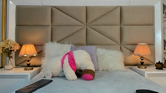 MayaDeLuca online show from December 13, 2025, 8:36 pm