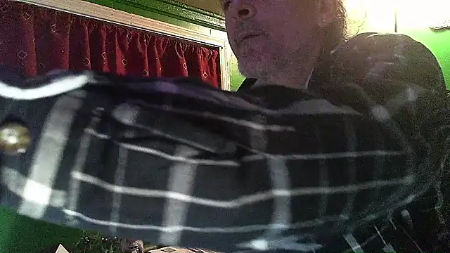 HippieDad333 online show from February 9, 2026, 5:22 am