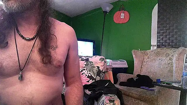 Snapshot of HippieDad333 chatting on April 11, 2026, 10:25 pm HippieDad333 online show from April 11, 2026, 10:25 pm