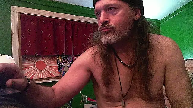 Snapshot of HippieDad333 chatting on April 20, 2026, 1:41 am HippieDad333 online show from April 20, 2026, 1:41 am