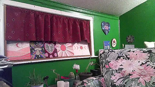 Snapshot of HippieDad333 chatting on April 23, 2026, 1:18 am HippieDad333 online show from April 23, 2026, 1:18 am
