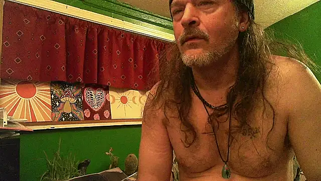 Snapshot of HippieDad333 chatting on May 6, 2026, 9:03 am HippieDad333 online show from May 6, 2026, 9:03 am