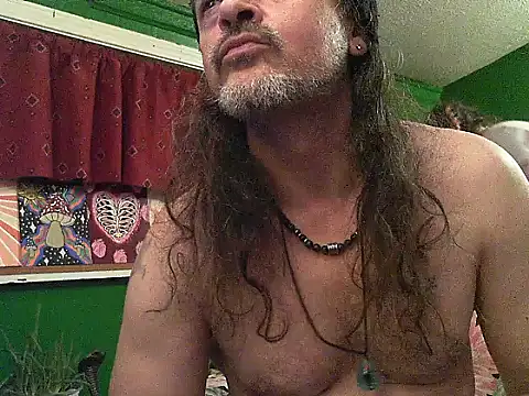 Snapshot of HippieDad333 chatting on May 7, 2026, 3:34 am HippieDad333 online show from May 7, 2026, 3:34 am