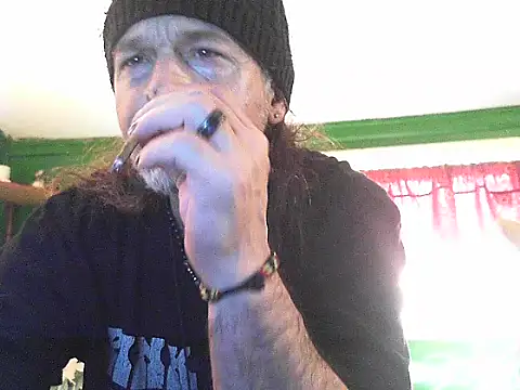 Snapshot of HippieDad333 chatting on May 11, 2026, 6:27 pm HippieDad333 online show from May 11, 2026, 6:27 pm