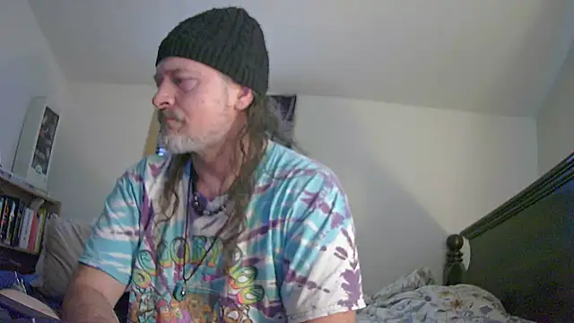 Snapshot of HippieDad333 chatting on May 16, 2026, 10:08 pm HippieDad333 online show from May 16, 2026, 10:08 pm