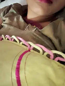 Queen-Bee143 online show from February 14, 2026, 5:04 am