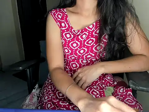 Queen-Bee143 online show from April 23, 2026, 12:12 am