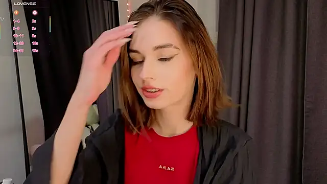 Snapshot of LunaraRada chatting on October 11, 2025, 4:05 pm LunaraRada online show from October 11, 2025, 4:05 pm