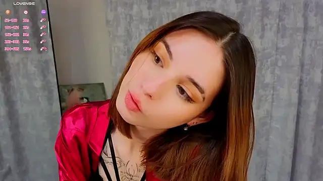 Snapshot of LunaraRada chatting on November 3, 2025, 2:40 pm LunaraRada online show from November 3, 2025, 2:40 pm