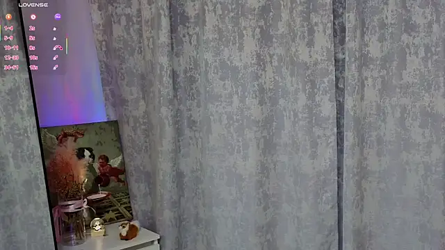 Snapshot of LunaraRada chatting on November 10, 2025, 3:11 pm LunaraRada online show from November 10, 2025, 3:11 pm