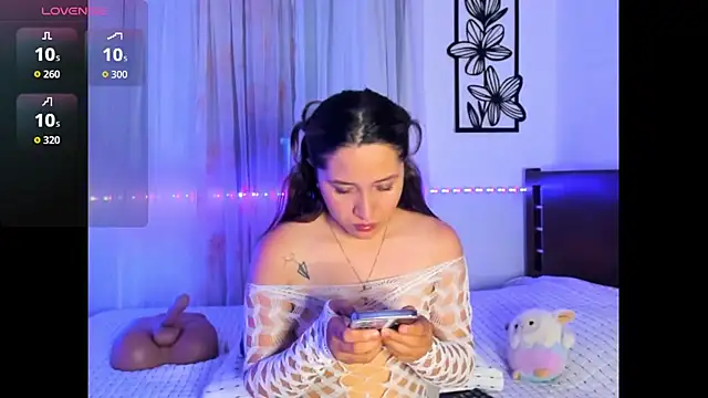Snapshot of SofyCastillo2 chatting on October 27, 2025, 6:01 pm SofyCastillo2 online show from October 27, 2025, 6:01 pm