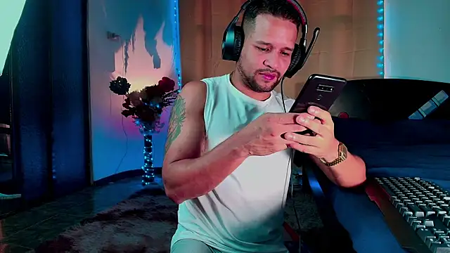 LucasGaeel online show from October 24, 2025, 4:47 pm