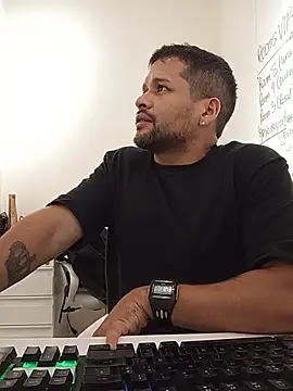 LucasGaeel online show from July 1, 2026, 5:31 am