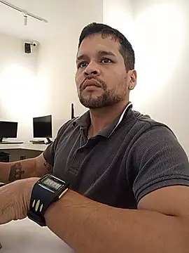 LucasGaeel online show from July 7, 2026, 4:37 am