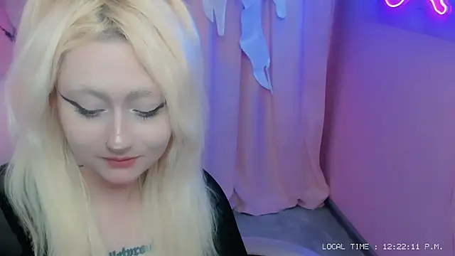 JuliaSharkk online show from October 28, 2025, 10:23 pm