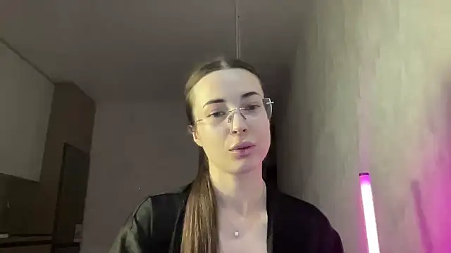 Feynelle online show from October 23, 2025, 9:02 pm