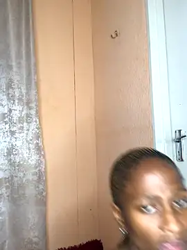 Snapshot of Caramel102004 chatting on September 25, 2025, 12:25 am Caramel102004 online show from September 25, 2025, 12:25 am