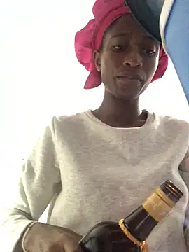 Caramel102004 online show from April 8, 2026, 12:05 pm