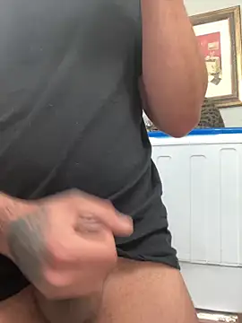 Snapshot of Moisesjrtapia chatting on February 18, 2026, 12:28 am Moisesjrtapia online show from February 18, 2026, 12:28 am