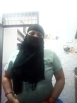 Snapshot of House_Wife19 chatting on October 5, 2025, 1:53 pm House Wife19 online show from October 5, 2025, 1:53 pm