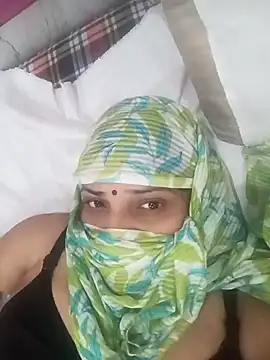 Snapshot of House_Wife19 chatting on October 6, 2025, 10:02 am House Wife19 online show from October 6, 2025, 10:02 am