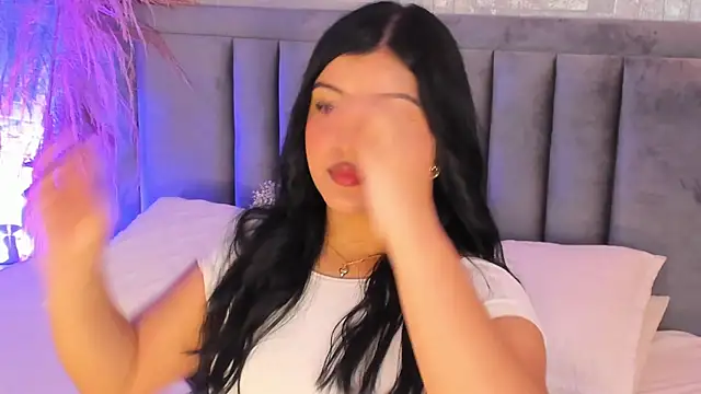 EmmaBlossom online show from November 30, 2025, 4:55 pm