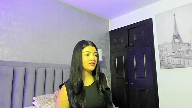 Snapshot of EmmaBlossom chatting on June 22, 2026, 12:35 pm EmmaBlossom online show from June 22, 2026, 12:35 pm