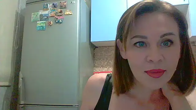 Snapshot of Olyverin chatting on November 1, 2025, 12:56 am Olyverin online show from November 1, 2025, 12:56 am