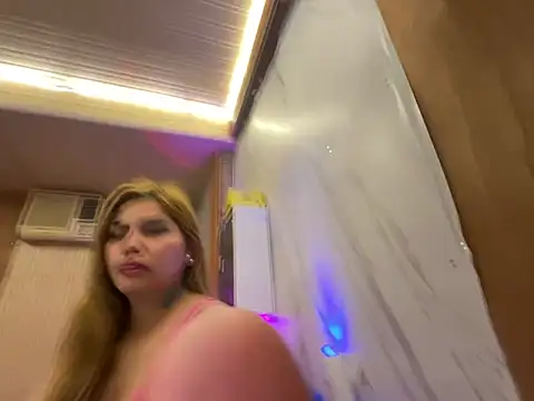 MissFlammarah online show from November 19, 2025, 2:33 am