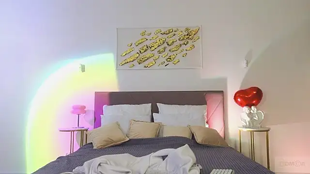 Nicole Broown  online show from February 24, 2026, 9:02 pm