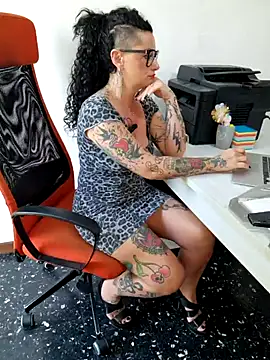 Snapshot of candymaxxx chatting on May 28, 2026, 6:32 am candymaxxx online show from May 28, 2026, 6:32 am