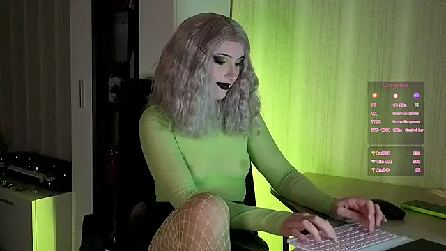 Snapshot of violet-siren-x chatting on November 5, 2025, 9:26 pm violet-siren-x online show from November 5, 2025, 9:26 pm